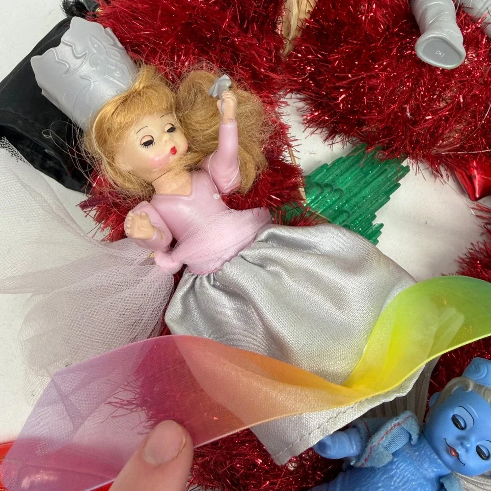 Vintage Wizard of Oz Madame Alexander Red Tinsel Wreath Handmade‎